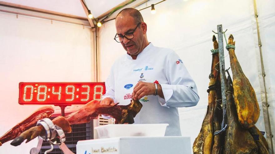 El onubense Juan Bautista a por el Récord Guinness de más de 72 horas cortando jamón