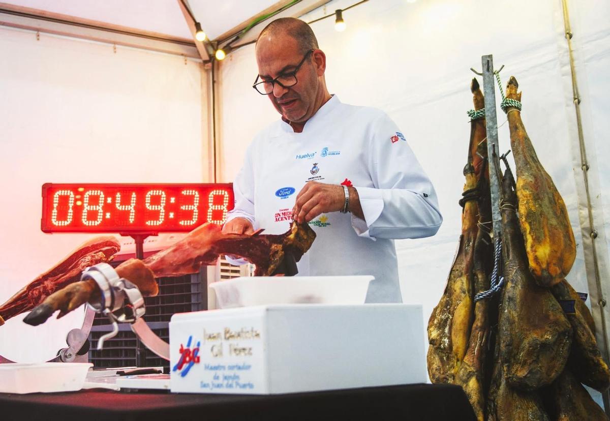El onubense Juan Bautista a por el Récord Guinness de más de 72 horas cortando jamón