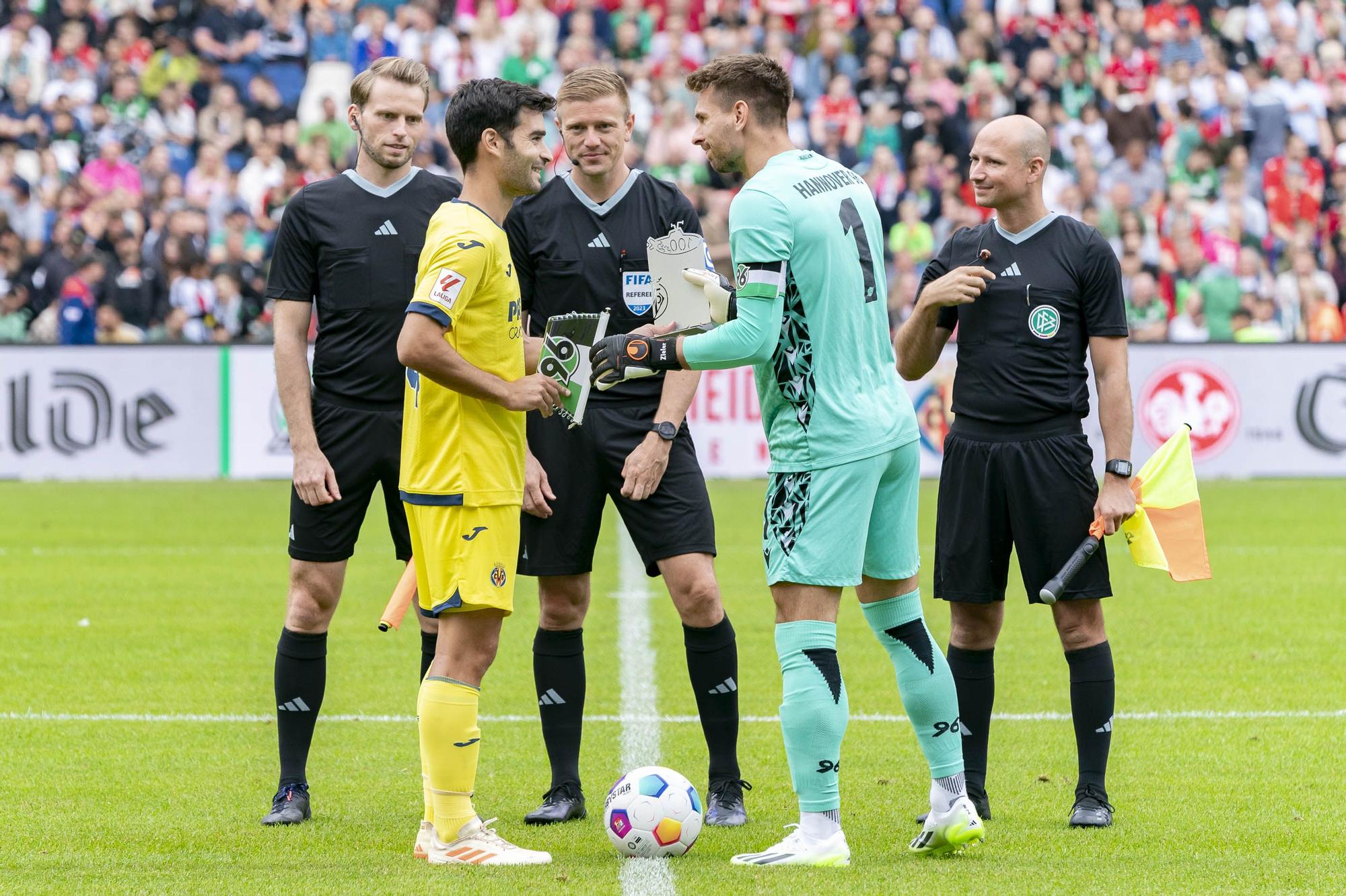 Manu Trigueros ha ejercido de capitán del Villarreal en la primera parte ante el Hannover.