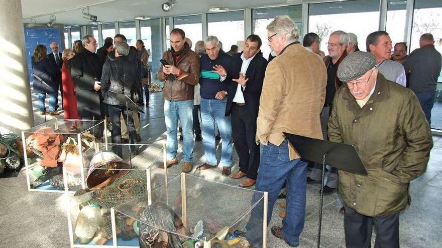 La exposición &quot;La flota de Marín por un mar limpio&quot; que estuvo instalada en la Autoridad Portuaria. // S.A.