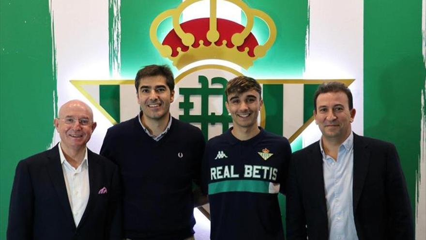 Robert amplía su contrato con el Betis hasta el 2024