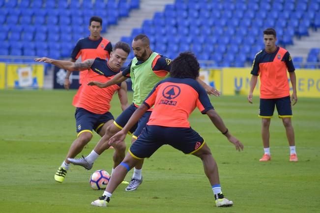 Entrenamiento de la UD en el estadio Gran Canaria