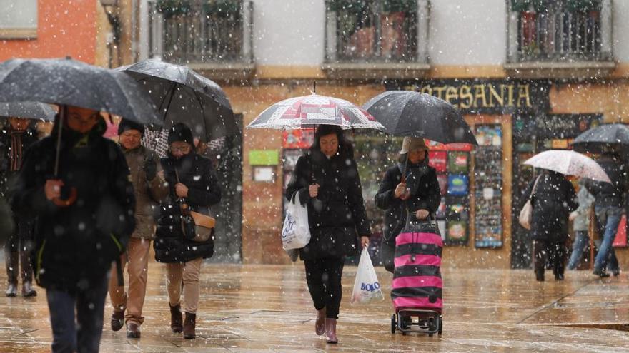 Nieve en el centro de Oviedo.