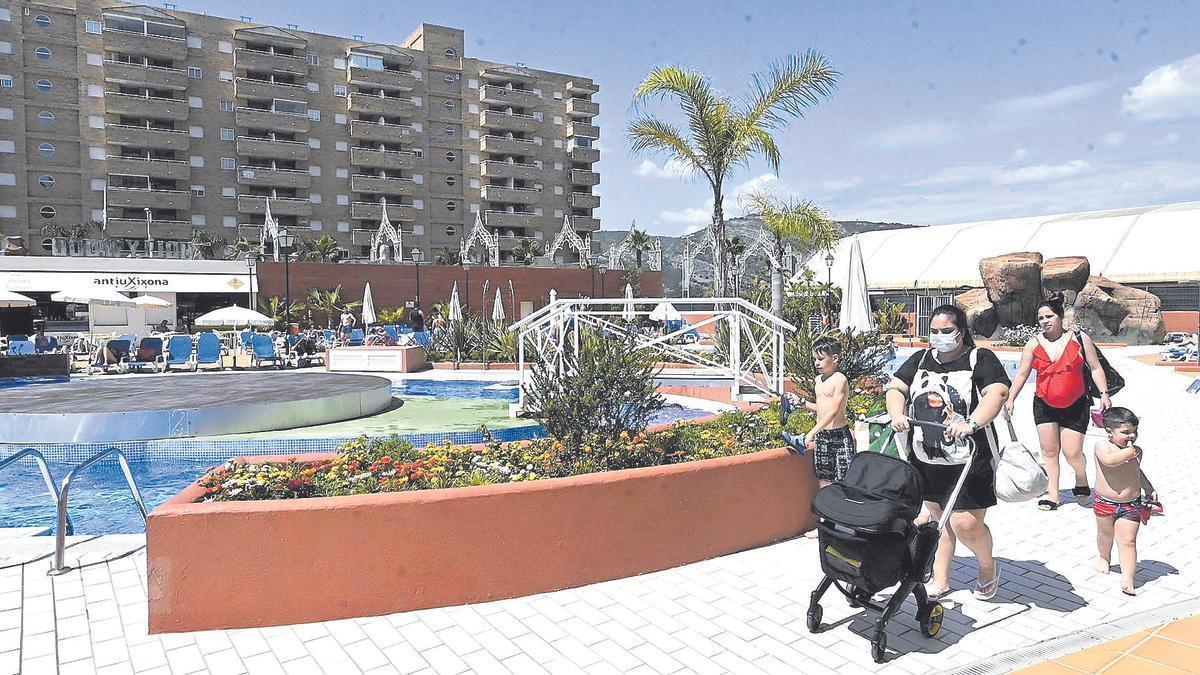 Un bloque de apartamentos en Marina d'Or.