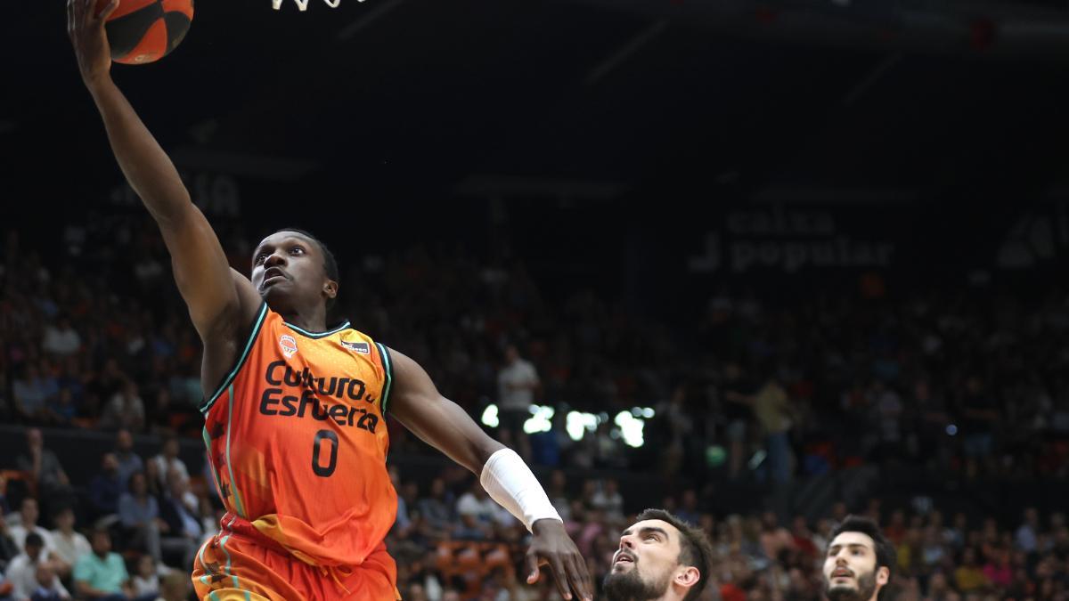 Jared Harper anota una bandeja a placer