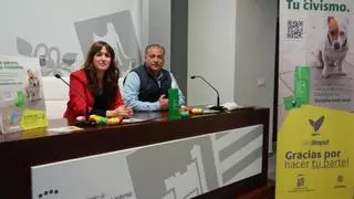 Reparten bolsas contra orines y excrementos de los animales en Villanueva