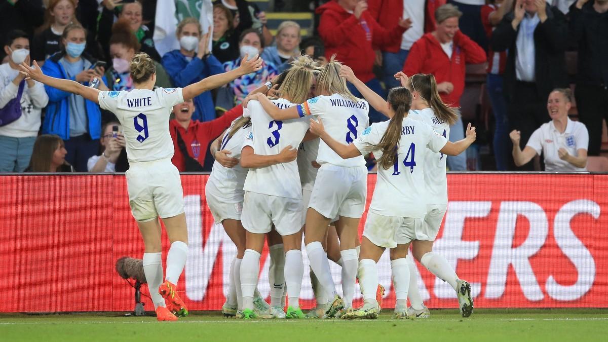 Inglaterra celebra uno de sus goles