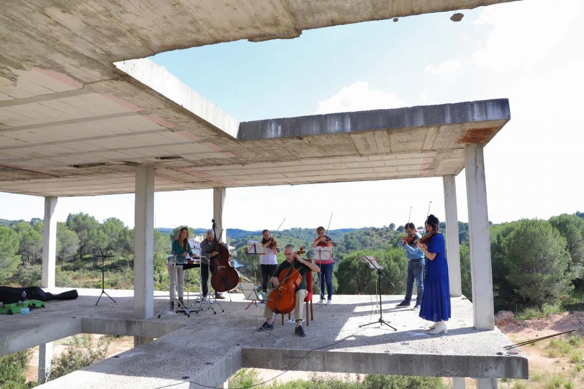 Siete músicos de la Orquesta se reúnen en torno a "La Habanera"