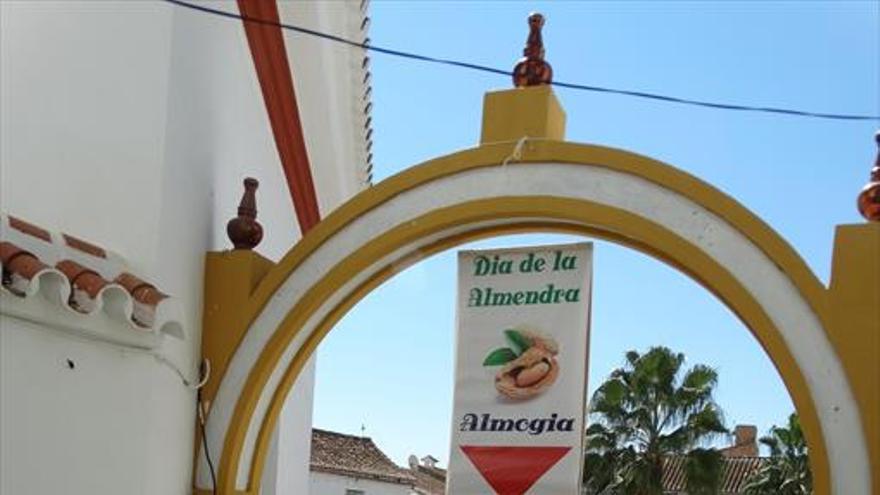 Almogía muestra su tradición en la celebración del Día de la Almendra