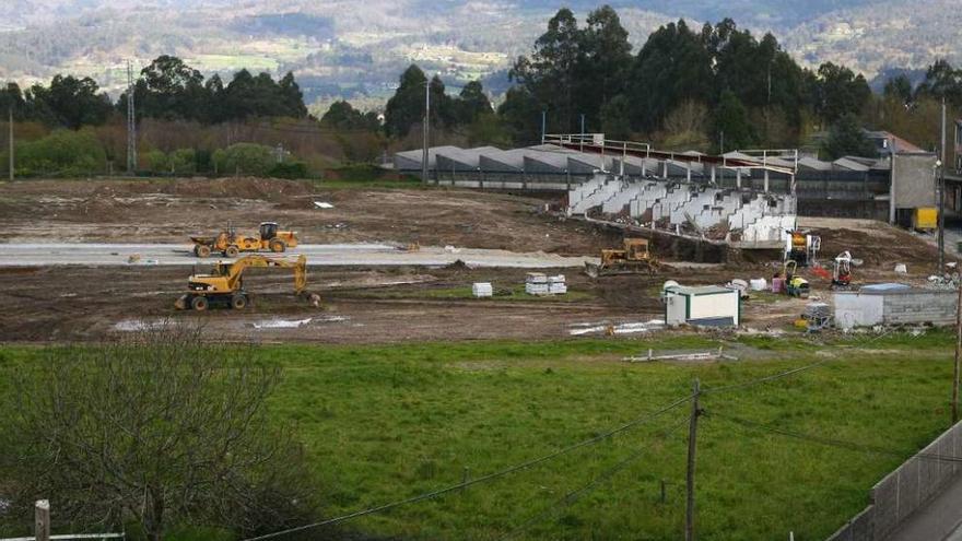 Imagen, ayer, de los trabajos en los terrenos de A Baiuca. // Bernabé/Cris M.V.