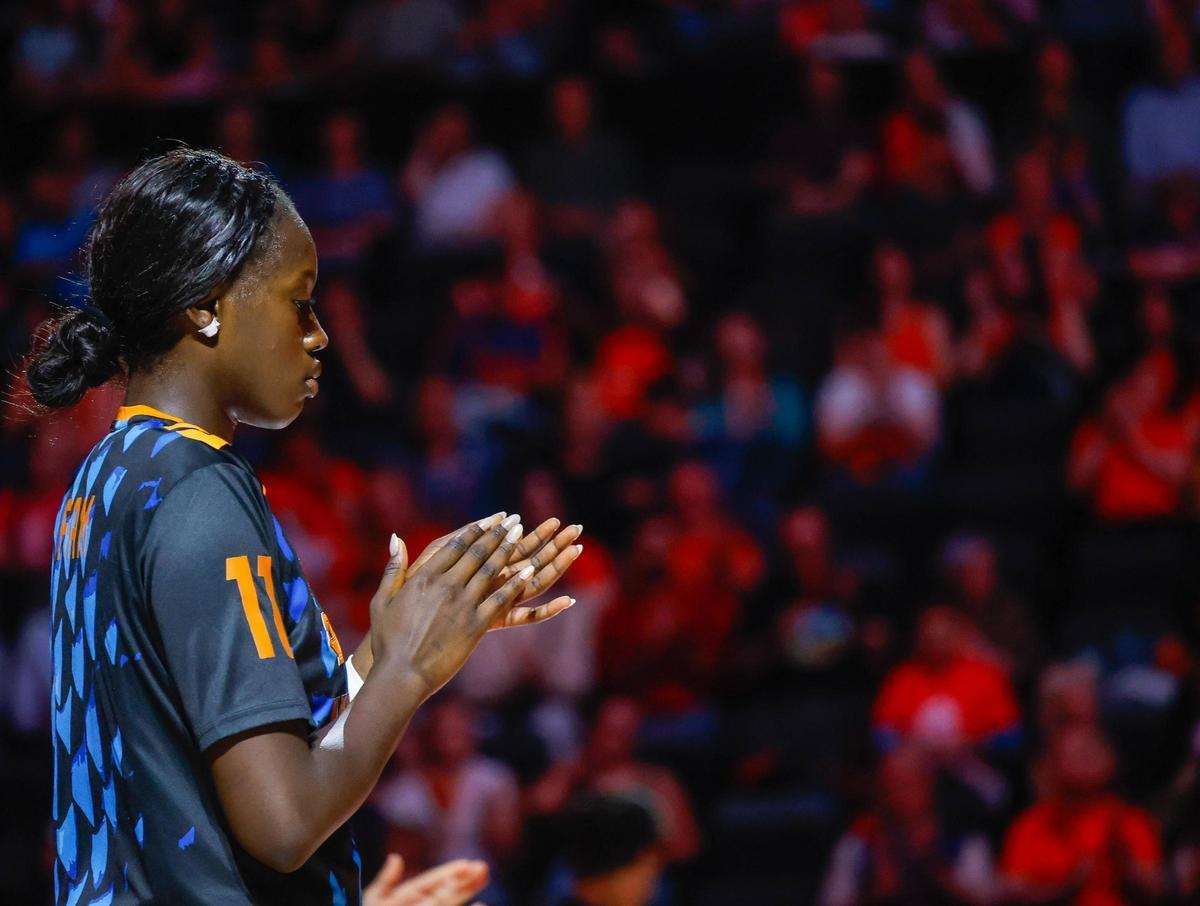 Así ha sido el regreso al Roig Arena de Awa Fam tras triunfar en el draft de la WNBA