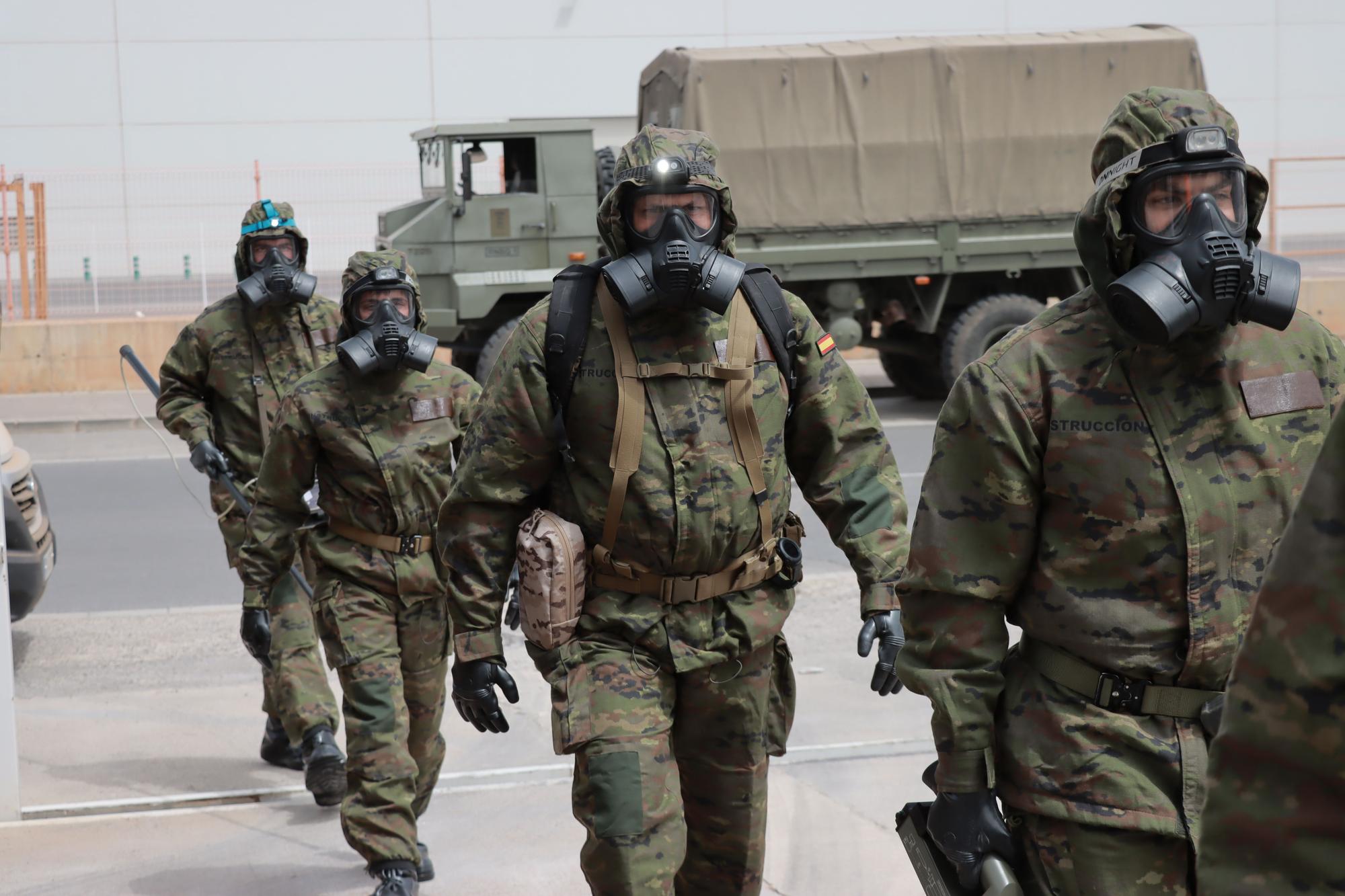 El Ejército simula un ataque químico en una fábrica de Onda