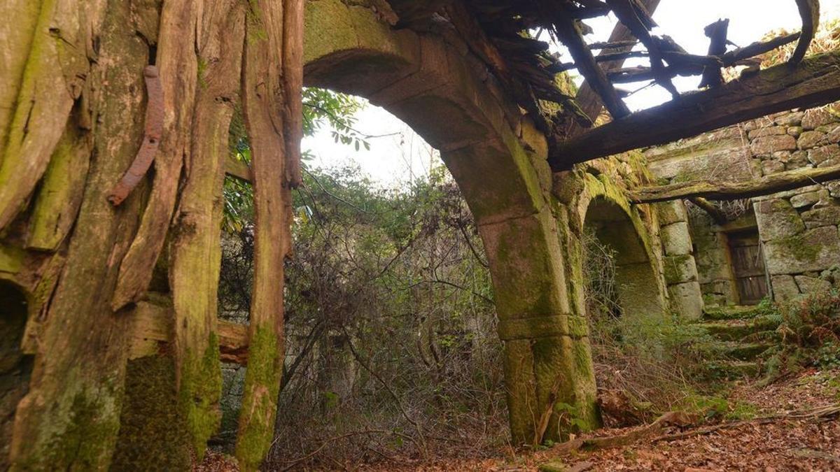 Aldea abandonada en Aguasantas, Cotobade.