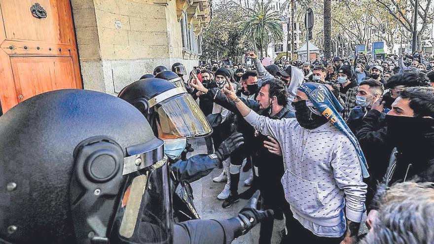 Szenen der verbotenen Großdemo am Dienstag (12.1.) in Palma de Mallorca