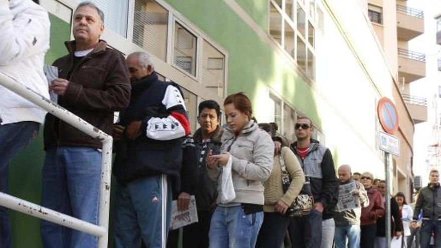 El 70% de los parados sólo pide puestos elementales, de albañil o de camarero