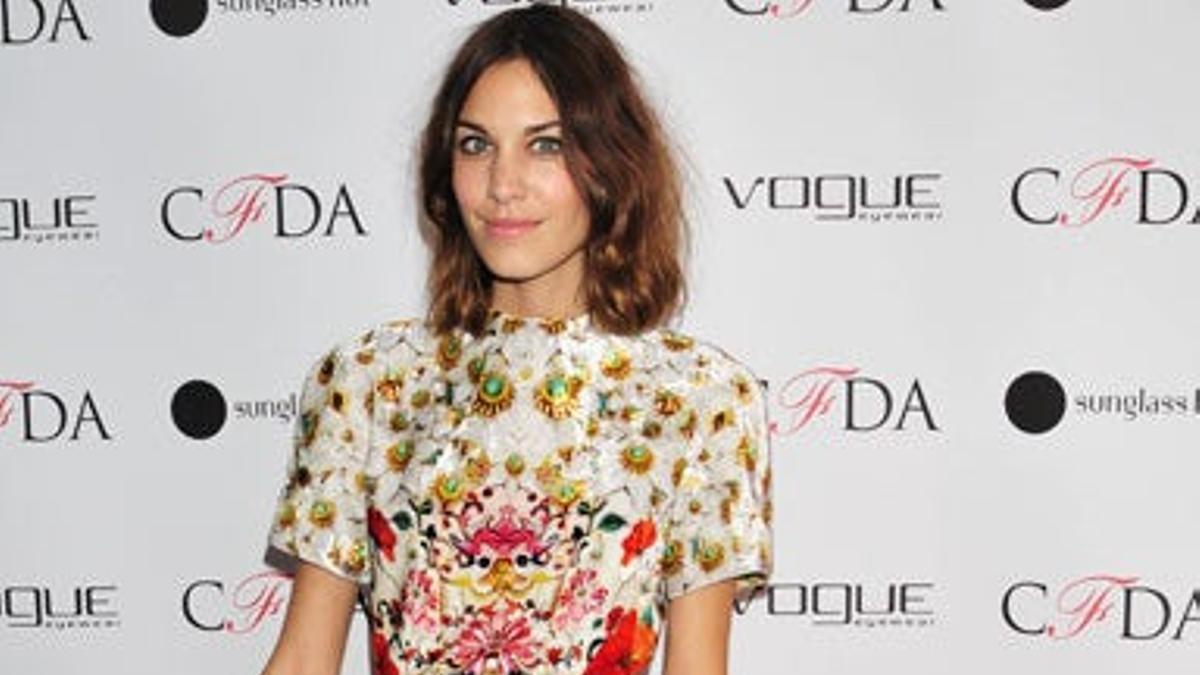 Alexa Chung apuesta por los nuevos diseñadores