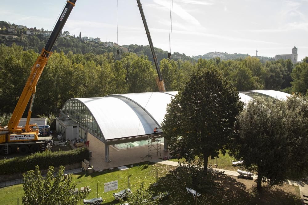 El GEiEG instal·la la nova cúpula de la piscina de 50 metres al complex de Sant Ponç de Girona