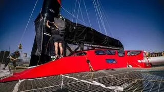 Barcelona recibe uno de los cinco trimaranes más veloces y avanzados del planeta
