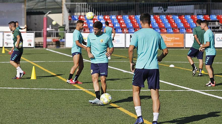 Els jugadors del Llagostera durant un entrenament de pretemporada al Municipal.