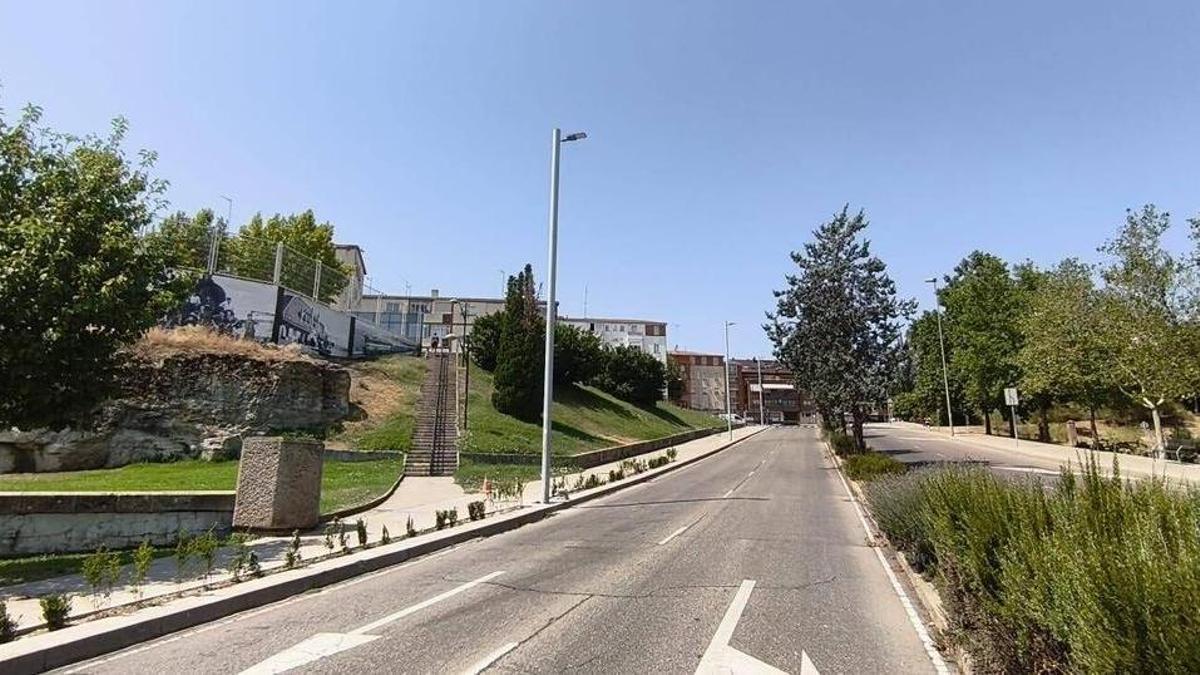 Instalación de luminarias en la Cuesta del Bolón de Zamora.