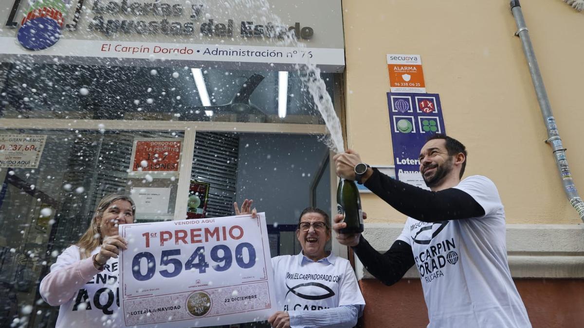 Un décimo del Gordo cae en la calle San Valero de València