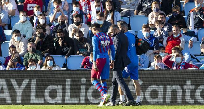 Las imágenes que más duelen: Ansu se lesionó ante el Celta