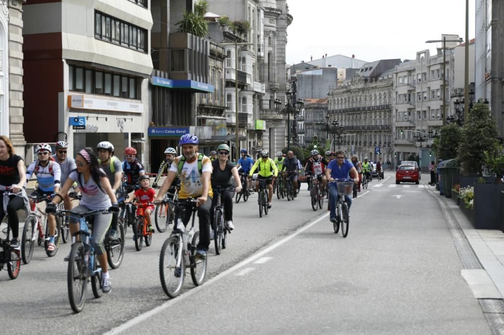 Marcha ciclista por la movilidad entre Vigo y Pontevedra