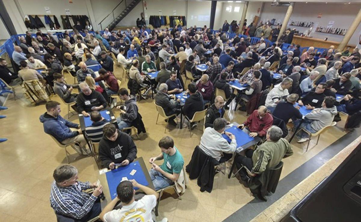 El XVII Torneo de Guiñote de Cabañas de Ebro congregó a 128 parejas.