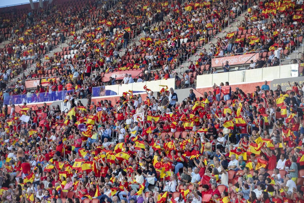 Son Moix vibró con la goleada de España a Inglaterra Son Moix vibró con la goleada de España a Inglaterra
