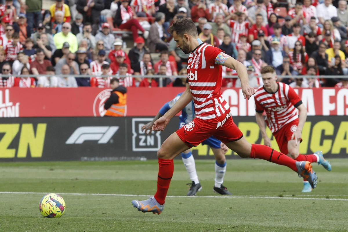 Stuani llança el penal que va suposar el 2-1 definitiu