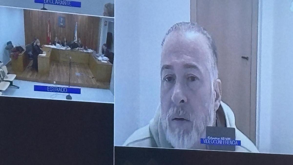 El condenado compareció a través de videoconferencia desde una prisión de Madrid