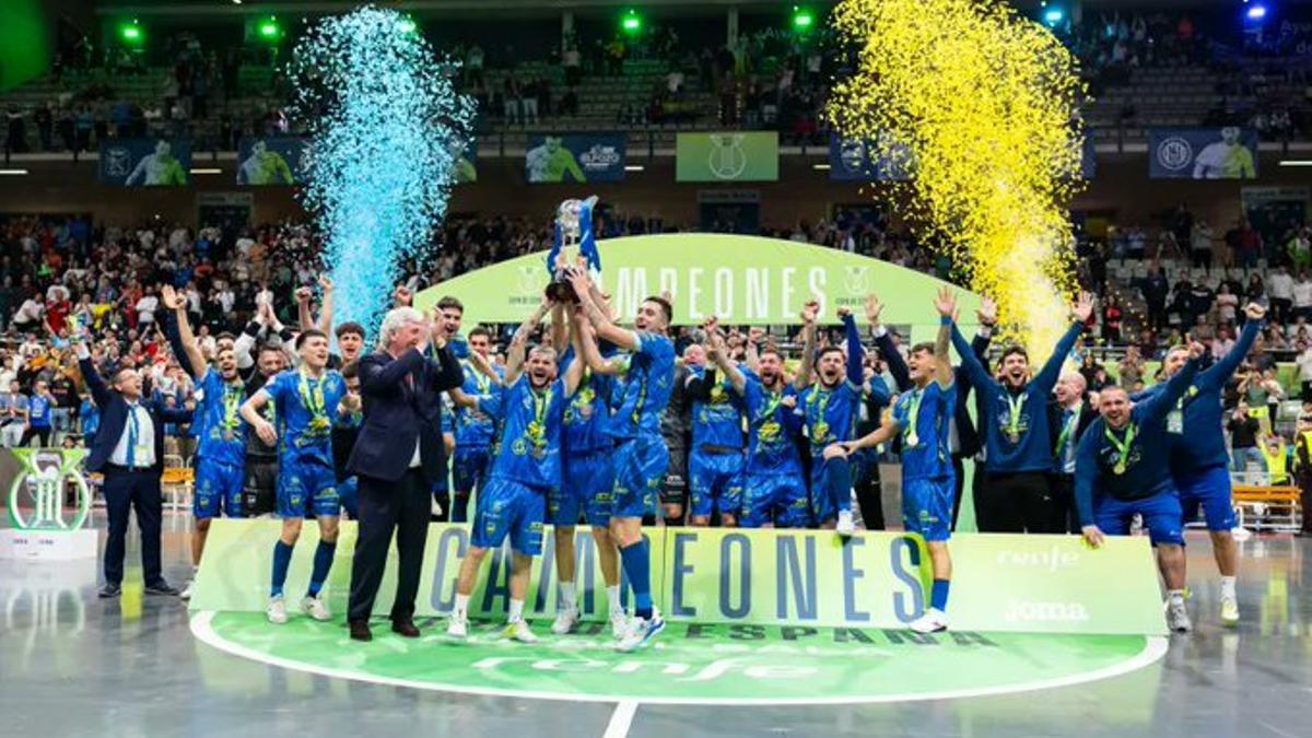 El conjunto castellonense levanta el título de campeón de la Copa de España.