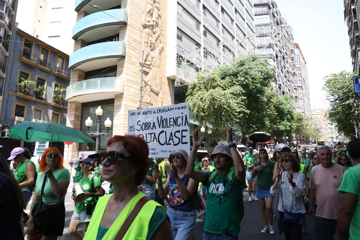 Profesores inundan las calles de Alicante: manifestación de la marea verde este martes
