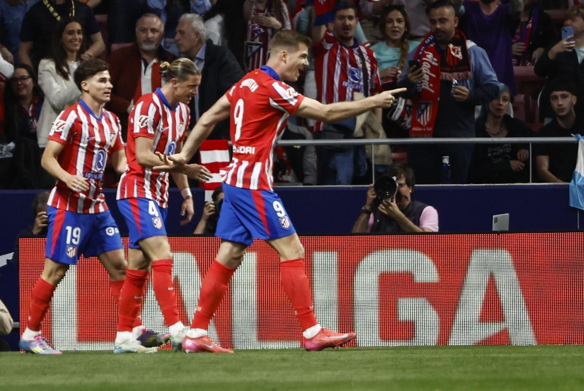 Alexander Sørloth celebra el 1-0. EFE/Sergio Pérez. (Atlético Madrid) (Rayo Vallecano) Añade un texto y sustituye un foto