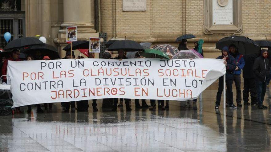 Los jardineros de Zaragoza piden a Azcón que medie en el conflicto con FCC para evitar la huelga