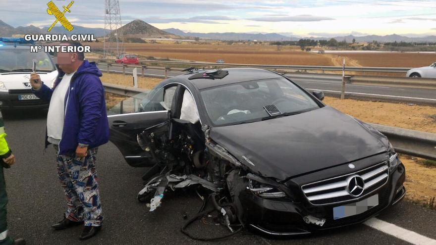 El conductor, una vez detenido por la Guardia Civil