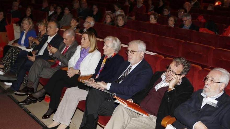 Asistentes a las conferencias y mesas redondas que ayer por la mañana se desarrollaron en el Centro Cultural de Alicante.