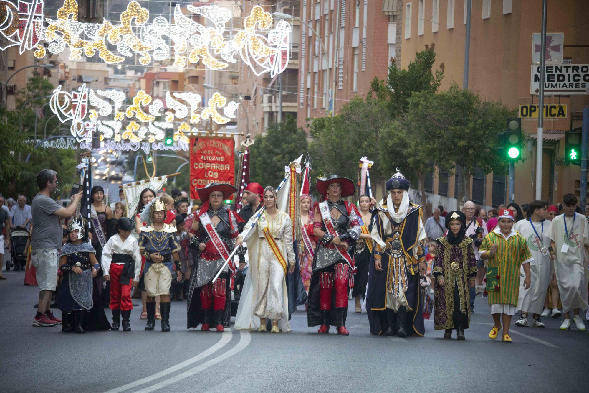 Las fiestas de Moros y Cristianos de Altozano, en Alicante, viven sus fechas principales desde esta noche con el desfile infantil y la embajada