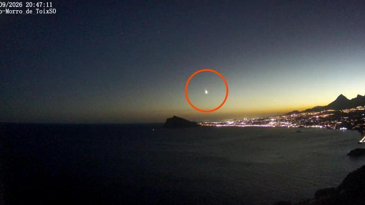 Una bola de fuego sorprende desde Calp con una gran fulguración a unos 80 kilómetros de altura