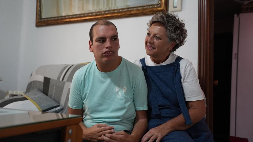 Lista de espera de dependencia: «Quiero tener la tranquilidad de que mi hijo estará cuidado y contento»