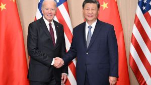Los presidentes estadounidense y chino, Joe Biden y Xi Jinping, en un encuentro en Lima, Perú