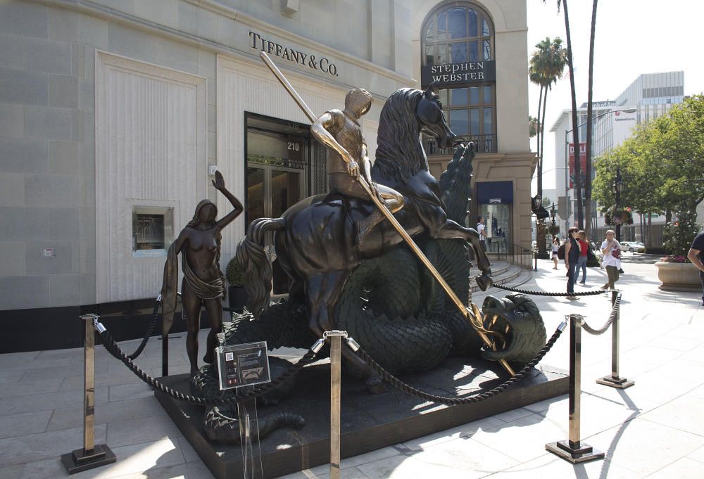 Les escultures de Salvador Dalí inunda els carrers de Beverly Hills