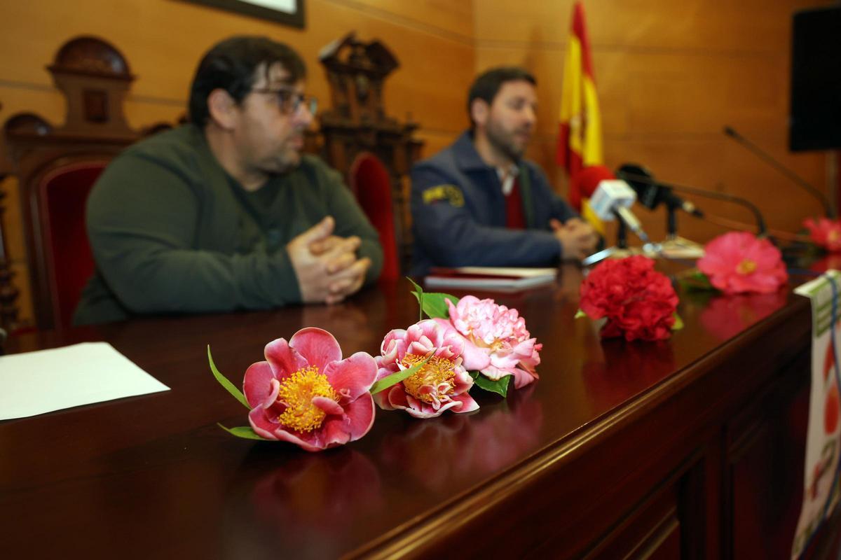 El alcalde y el organizador en una presentación anterior.
