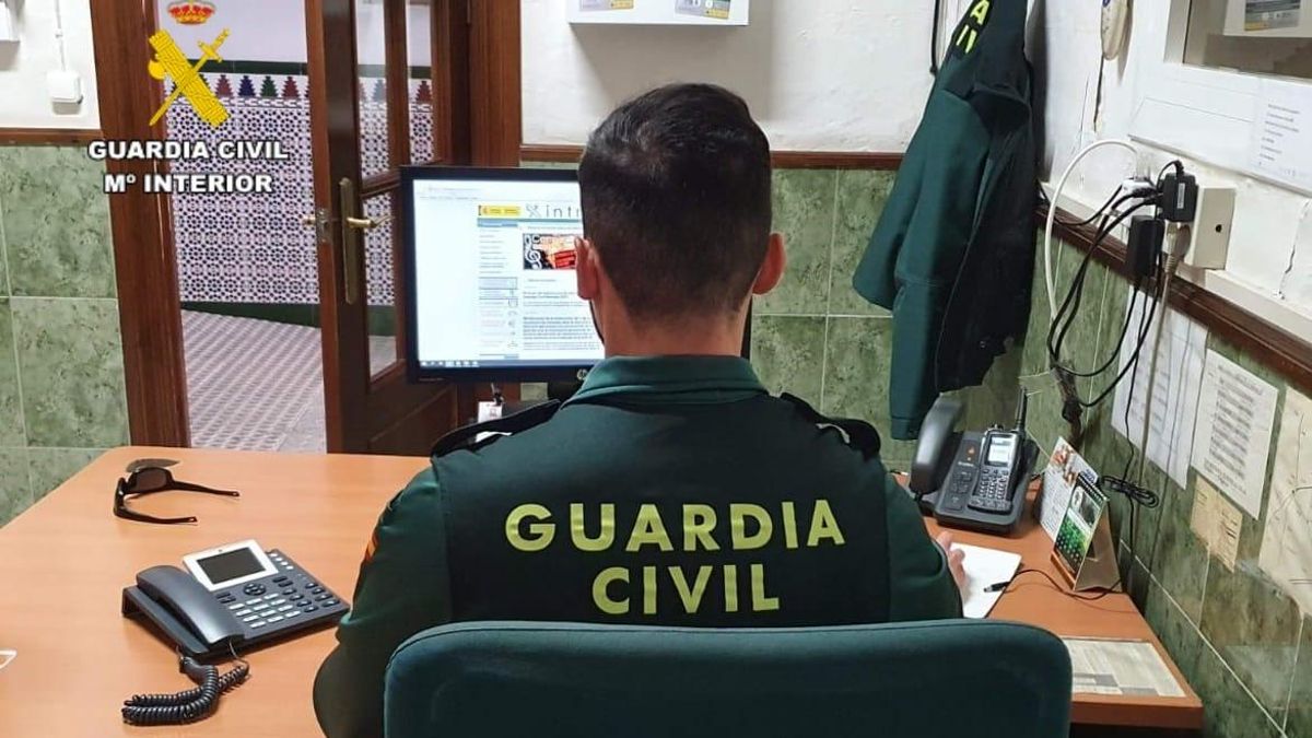 La Guardia Civil investiga un intento de estafa de 39.600 € tras el hackeo de una empresa en Herrera