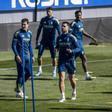 Inusa, en el centro, con Kodro detrás, durante un entrenamiento del Real Zaragoza.
