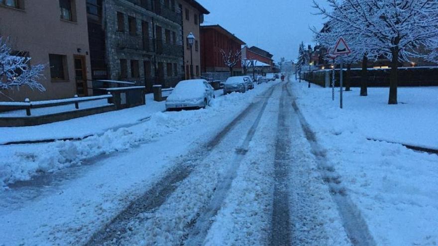 La neu arriba a les cotes baixes de la Cerdanya