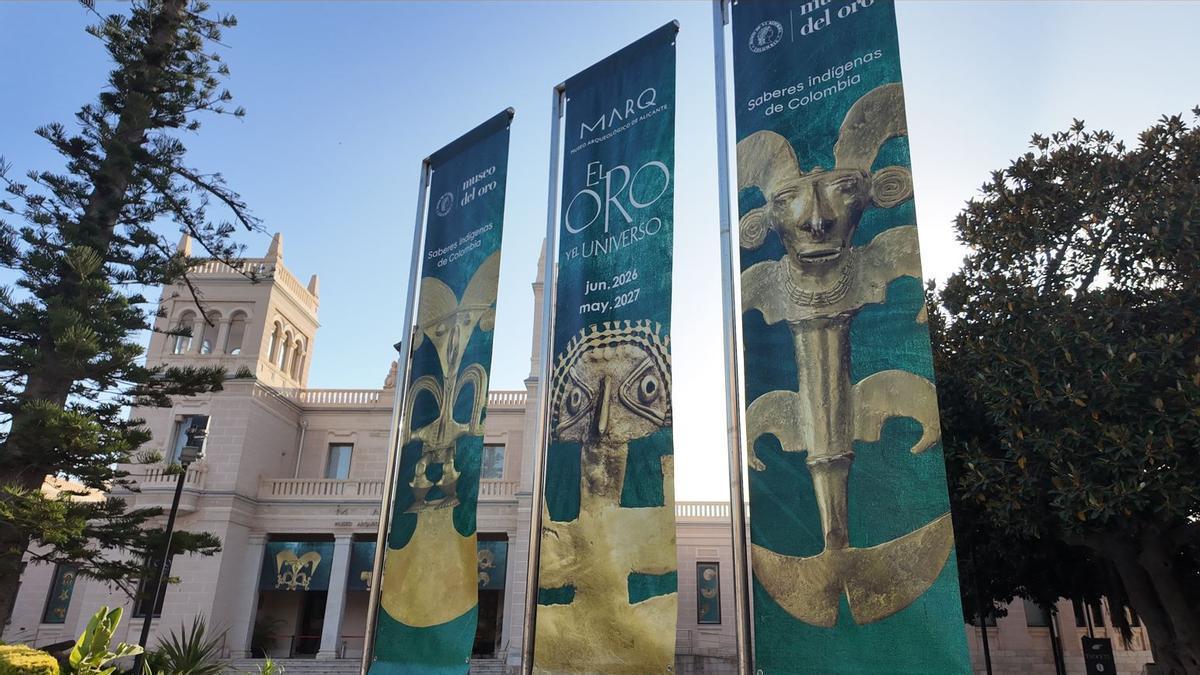 Exterior del MARQ con los carteles de la nueva exposición
