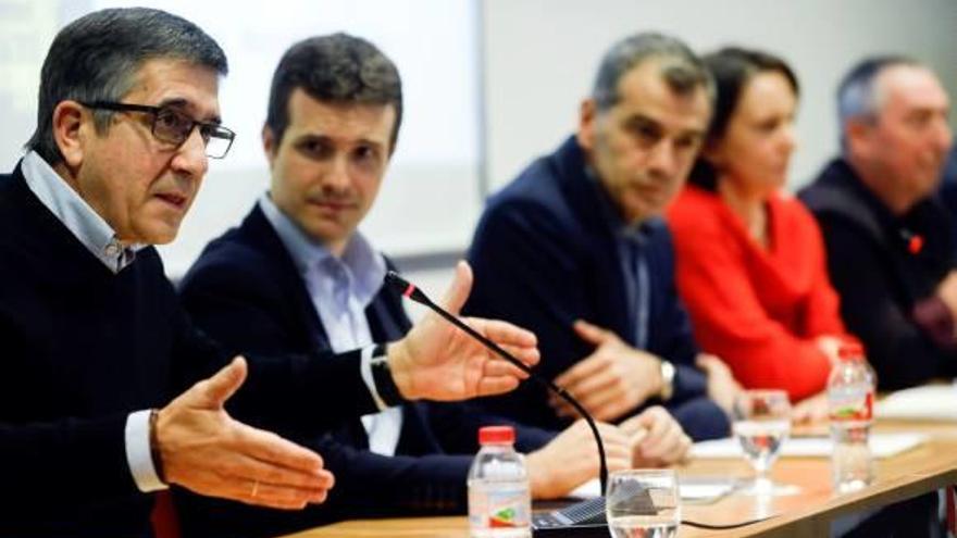 Un momento de la mesa redonda que los partidos compartieron ayer en la ciudad de Valencia.