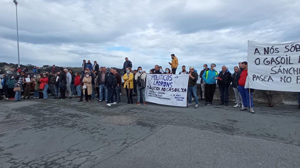 Protesta ensordecedora en Bueu: camioneros y marineros unen fuerzas