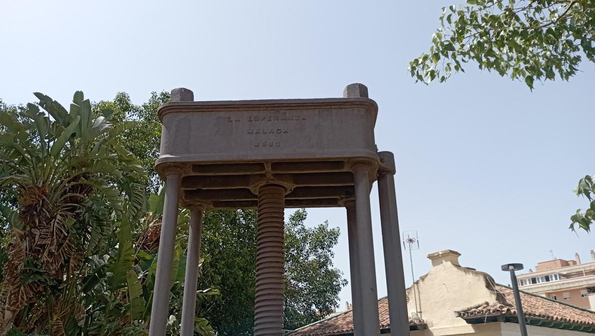 Detalle de la prensa hidráulica, con el nombre de la Fundición La Esperanza, junto al antiguo Matadero, en la Cruz del Humilladero.